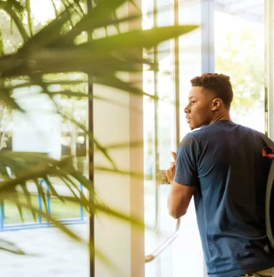 Estudiante en una residencia